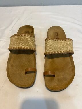 Italian Shoe makers women’s thong sandals size 8